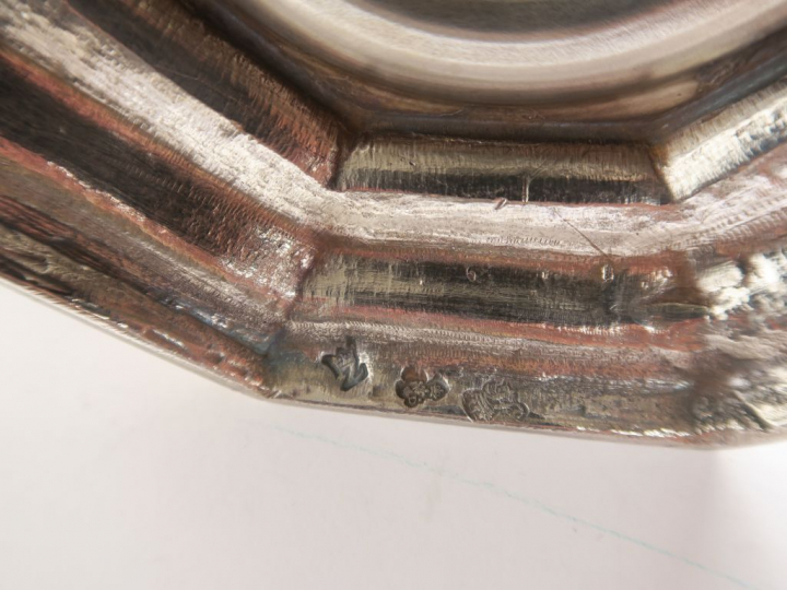 Paire de flambeaux XVIIIème en argent, armoriés (famille Aiguillon Sab