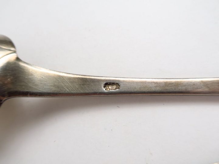 Cuillère à ragout XVIIIe et louche en argent. Poids : 410 g