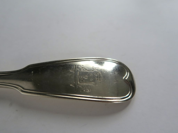 Cuillère à ragout en argent, poinçon Vieillard, modèle au filet, armor