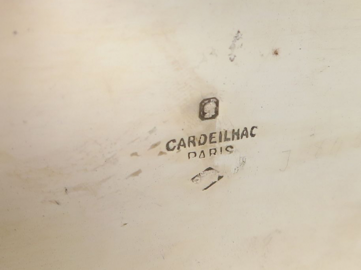 CARDEILHAC. Boite couverte Art Déco en argent, poinçon Minerve, prises