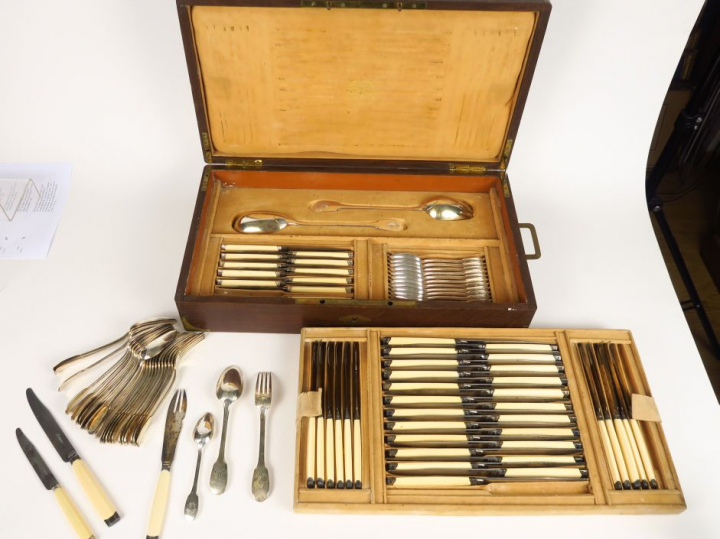 FOUQUET- LAPAR. Partie de ménagère en argent, poinçon Minerve, chiffré