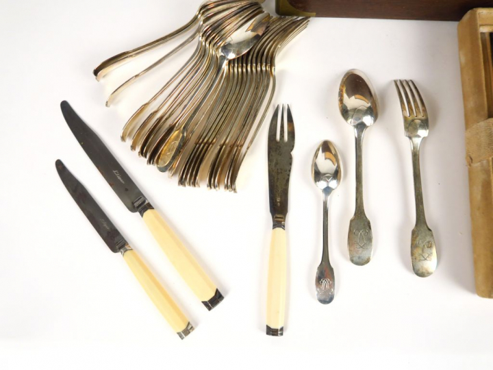 FOUQUET- LAPAR. Partie de ménagère en argent, poinçon Minerve, chiffré