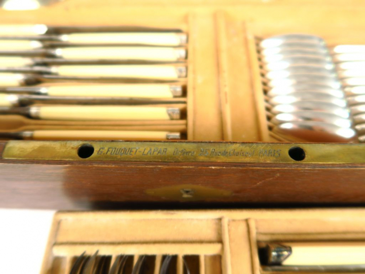 FOUQUET- LAPAR. Partie de ménagère en argent, poinçon Minerve, chiffré