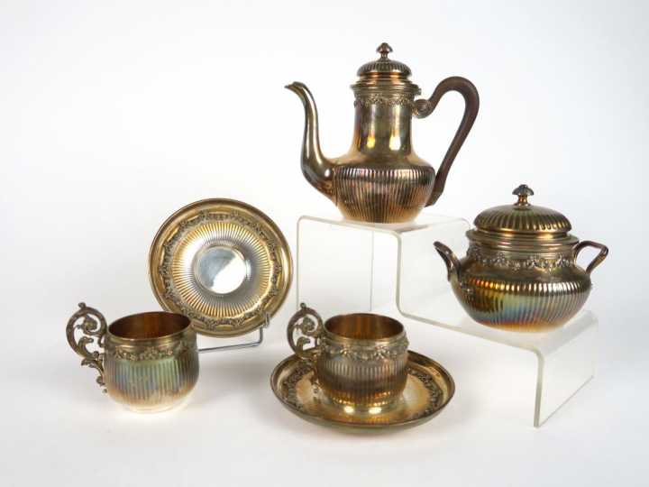 PUIFORCAT. Service tête à tête en argent, poinçon Minerve, à décor de 