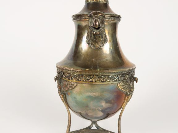 Verseuse de style Empire en argent, poinçon Minerve, piétement tripode