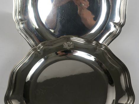 	Paire de plat en argent, poinçon Minerve, armoriés. (armoiries dépare