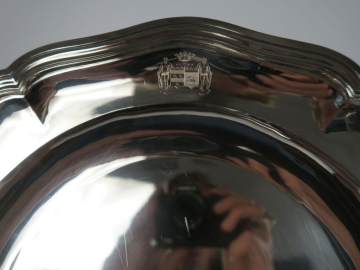 	Paire de plat en argent, poinçon Minerve, armoriés. (armoiries dépare