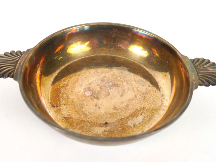 Vide poche en argent, poinçon Minerve, prises en forme de palmettes. P