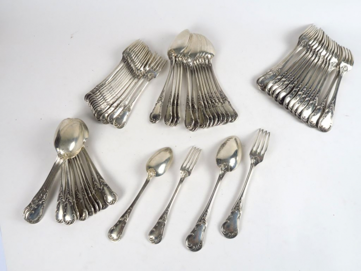 Ménagère de style Rocaille en argent poinçon Minerve, comprenant 14 gr