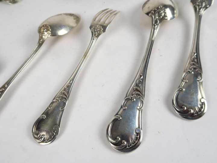 Ménagère de style Rocaille en argent poinçon Minerve, comprenant 14 gr