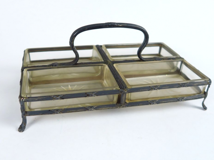 Service à hors d'œuvre de style Louis XVI en argent, poinçon Minerve. 