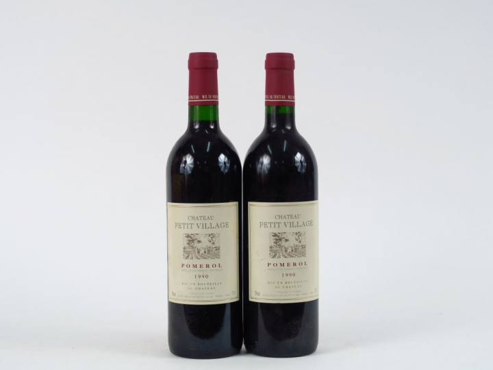 2 BOUTEILLES CHÂTEAU PETIT VILLAGE POMEROL - 1990