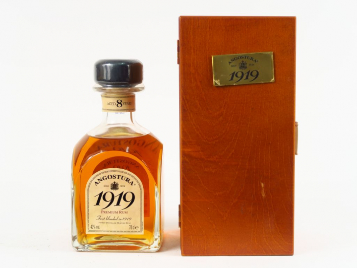 1 BOUTEILLE RHUM ANGOSTURA '8 ANS' - COFFRET