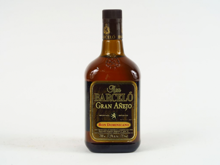 1 BOUTEILLE RHUM BARCELO GRAN ANEJO 