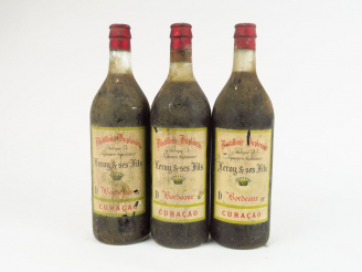 Vente aux enchères 3 TRES VIEILLES BOUTEILLES CURACAO LEROY   FILS - BS