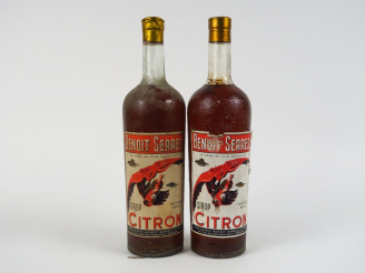 Vente aux enchères 2 VIEILLES BOUTEILLES SIROP DE CITRON BENOIT SERRES