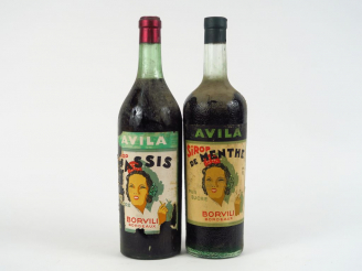 Vente aux enchères 2 VIEILLES BOUTEILLES AVILA : 1 SIROP DE MENTHE - 1 SIROP DE CASSIS