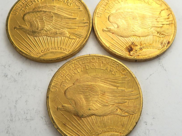 3 pièces de 20 dollars or 1822, 1824, 1825. Frais acheteur 20 % TTC