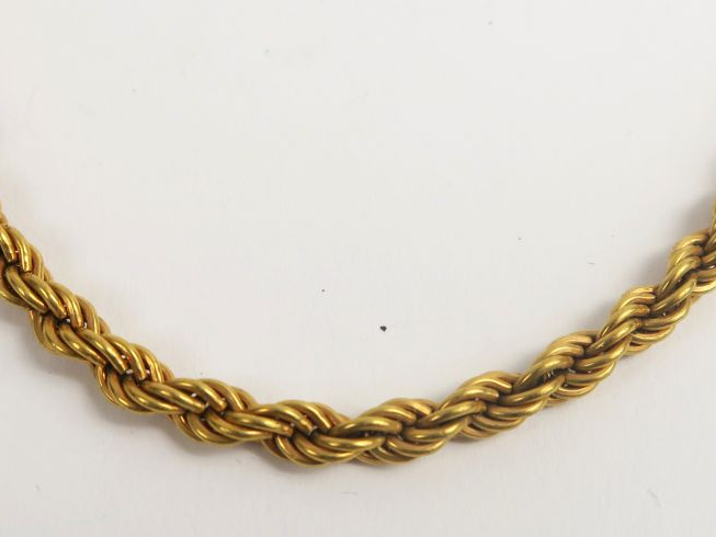 Collier en or, maille tressée. Poids : 27 g