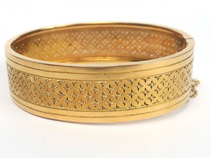 Bracelet manchette Napoléon III en or. Dans son écrin. Poids : 19,2 g