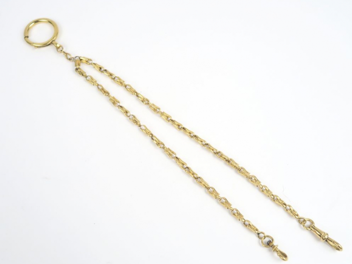 Giletière en or, avec ses fermoirs. Poids : 16 g