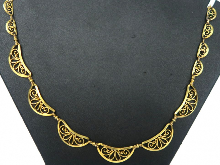 Collier draperie en or. Poids : 9,9 g