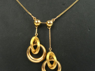 Vente aux enchères Négligé en or. Poids : 8,5 g (remontage de bijoux anciens)