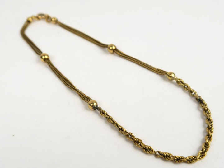 Collier de jeune fille en or. Poids : 6,6 g