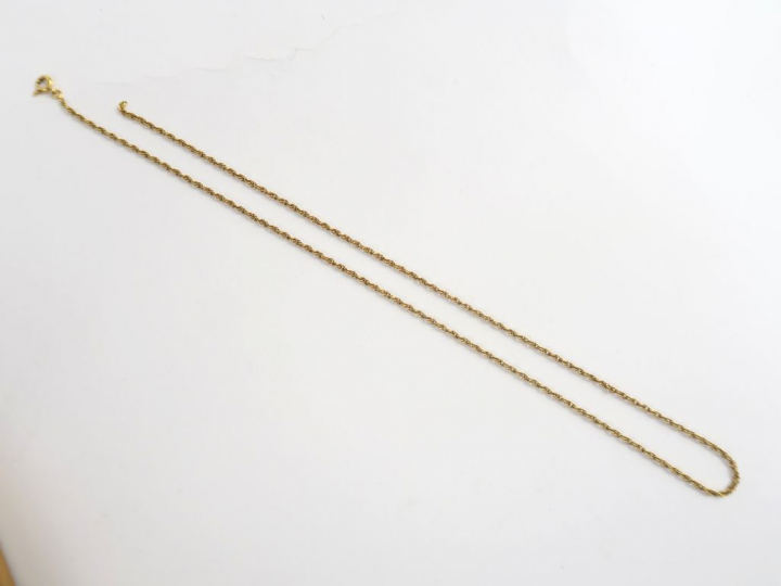 Chaîne en or accidentée. Poids : 4,6 g