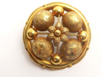 Vente aux enchères Broche en or. Poids : 4 g