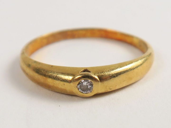  Bague en or, petit diamant serti clos. Poids tel : 3,2 g