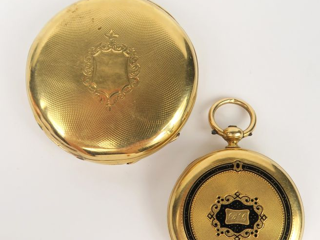 Montre de gousset, cadran accidenté, et montre de col en or émaillé. P