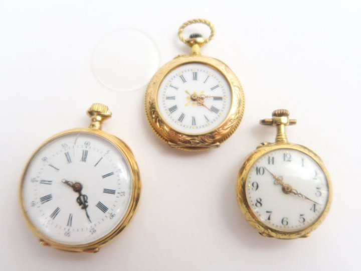 3 montres de col. Poids tel : 53 g