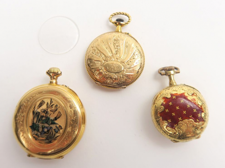 3 montres de col. Poids tel : 53 g