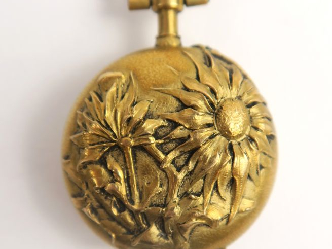 Montre de col Art Nouveau en or. Poids tel : 18 g