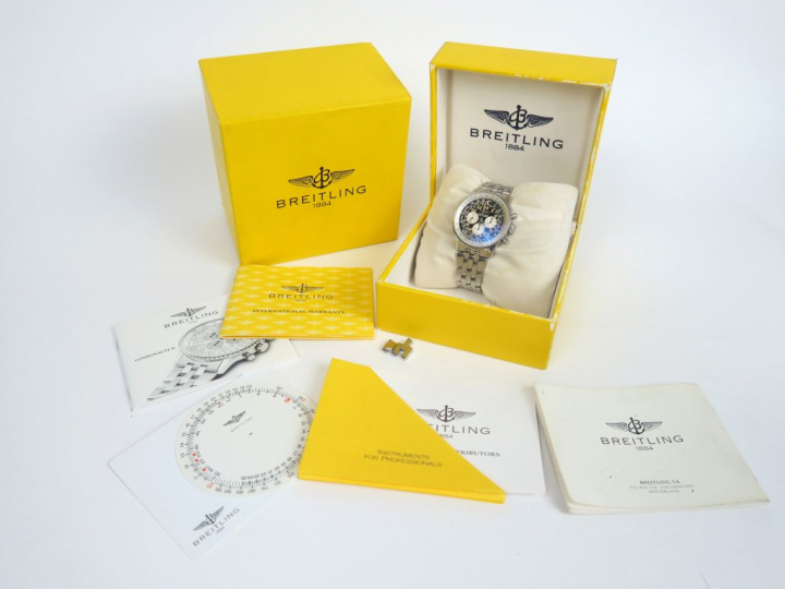 BREITLING. Montre cosmonaute II,  dans son coffret avec ses documents