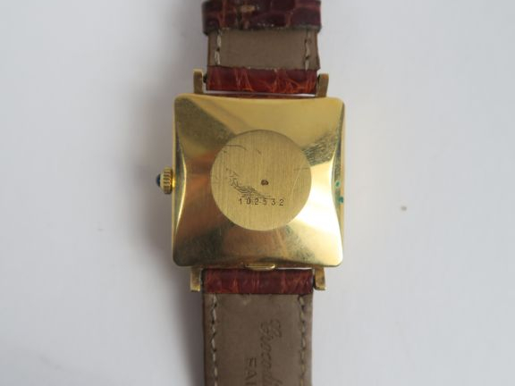 JAEGER. Montre d'homme, boitier en or de forme rectangulaire. Poids te