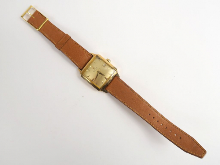 CERTINA. Montre bracelet, boitier en or, bracelet cuir et métal doré. 