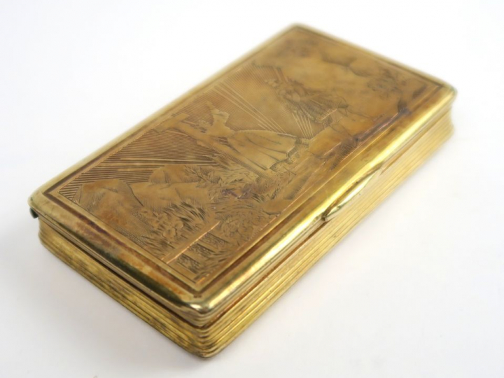 Boite en vermeil, poinçon Minerve, couvercle gravé à décor d'un paysag