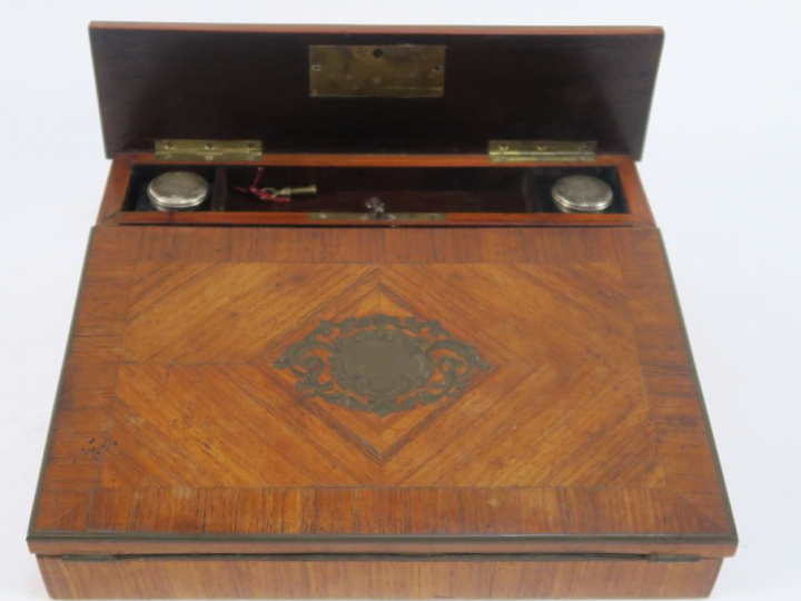 Ecritoire XIXème en marqueterie, fileté de laiton. 8 x 29 x 24 cm  (pe