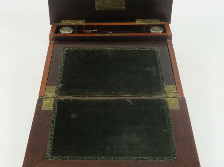 Ecritoire XIXème en marqueterie, fileté de laiton. 8 x 29 x 24 cm  (pe