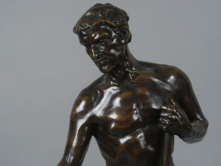 ROUSSEAU « Le mineur » Sculpture en bronze à patine brune.  Signée.  H