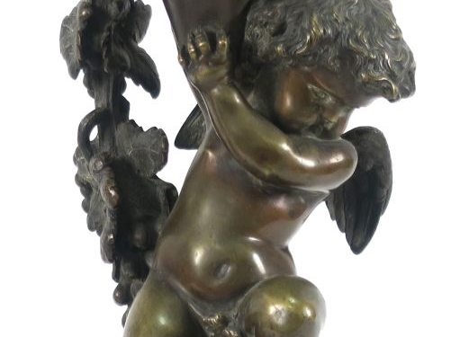 Paire de candélabres en bronze à patine brune et marbre noir, à décor 