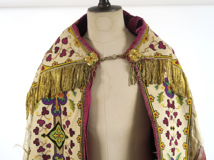 Lot comprenant une chape et un voile huméral  XIXème -Xxème. Fond de l