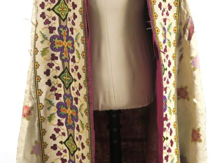 Lot comprenant une chape et un voile huméral  XIXème -Xxème. Fond de l