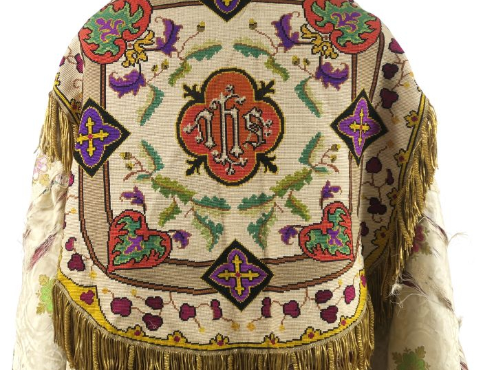 Lot comprenant une chape et un voile huméral  XIXème -Xxème. Fond de l