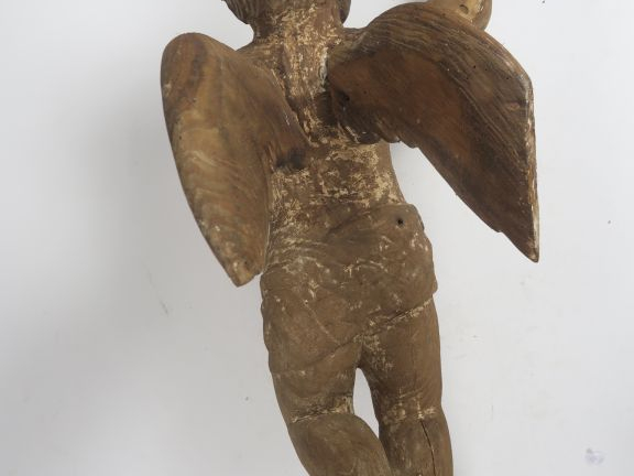 Paire d'anges XIXème en bois naturel sculpté.  H. 74 cm  (accidents et