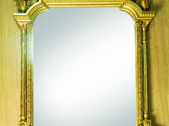 Miroir Napoléon III de style Louis XVI en bois et stuc doré, fronton a