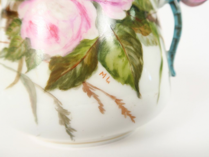 Partie de service à thé Napoléon III en porcelaine à décor polychrome 