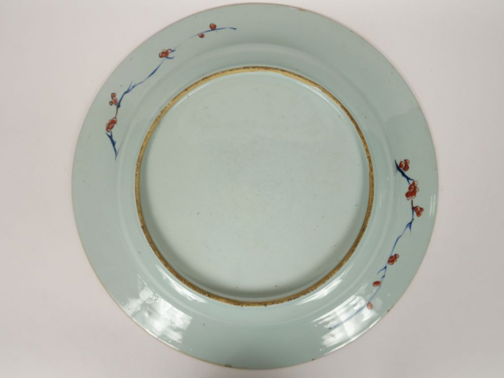 Grand plat fin XVIIIème - début XIXème en porcelaine polychrome d’Imar
